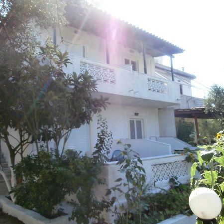 Billy'S Amoudi Apartments Екстер'єр фото