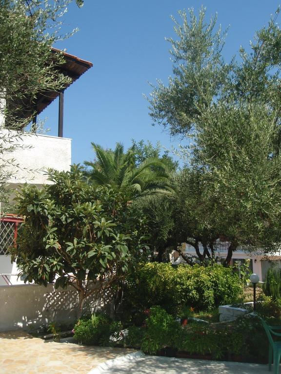 Billy'S Amoudi Apartments Номер фото